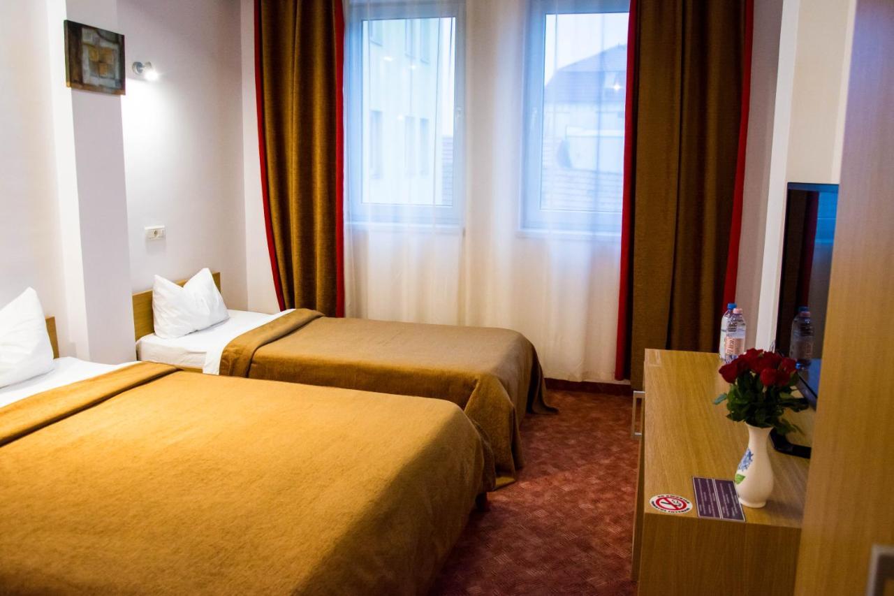 Hotel Riga Arad Ngoại thất bức ảnh
